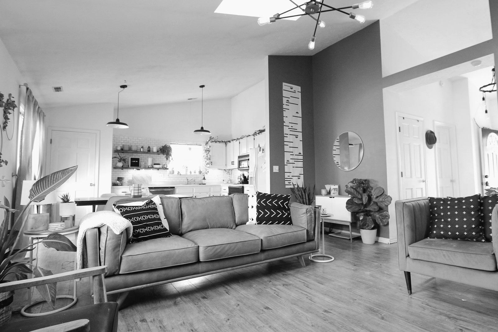 Un salón con vida — la versión del hogar que vale la pena acertar.